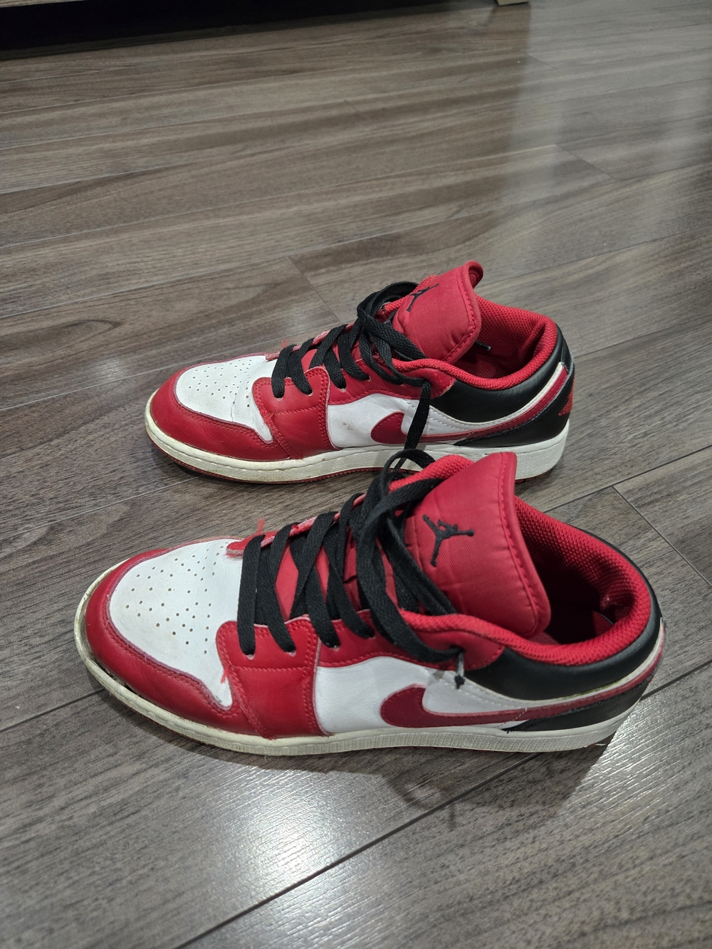 Jordan Low Bulls Youth Sneakers